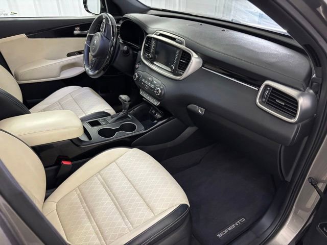 Used 2016 Kia Sorento SX image 31