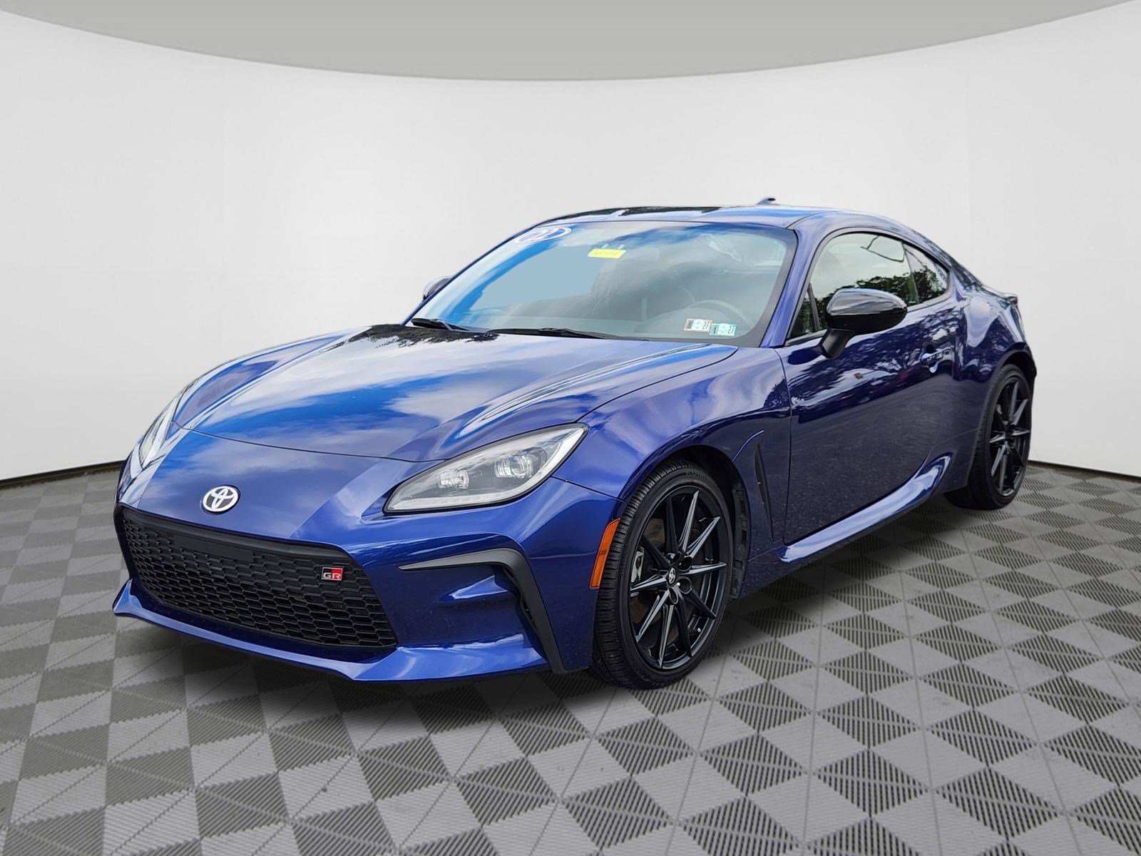 Used 2022 Toyota GR86 Premium RWD image 2