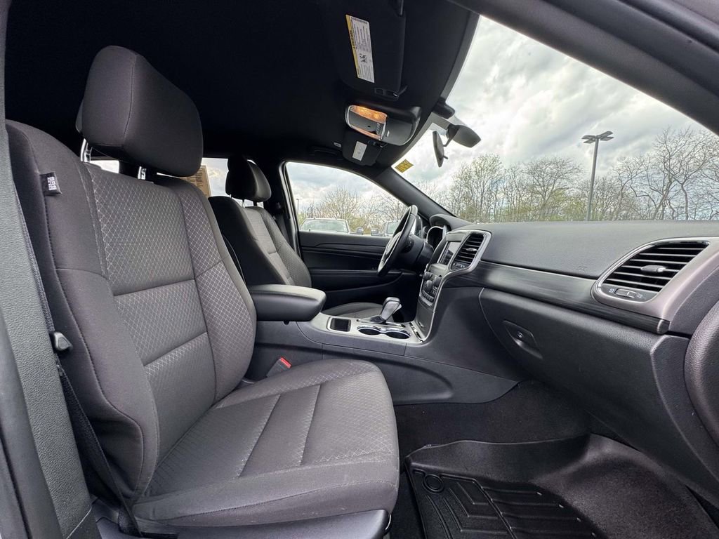 Used 2020 Jeep Grand Cherokee Laredo AWD/4WD image 16