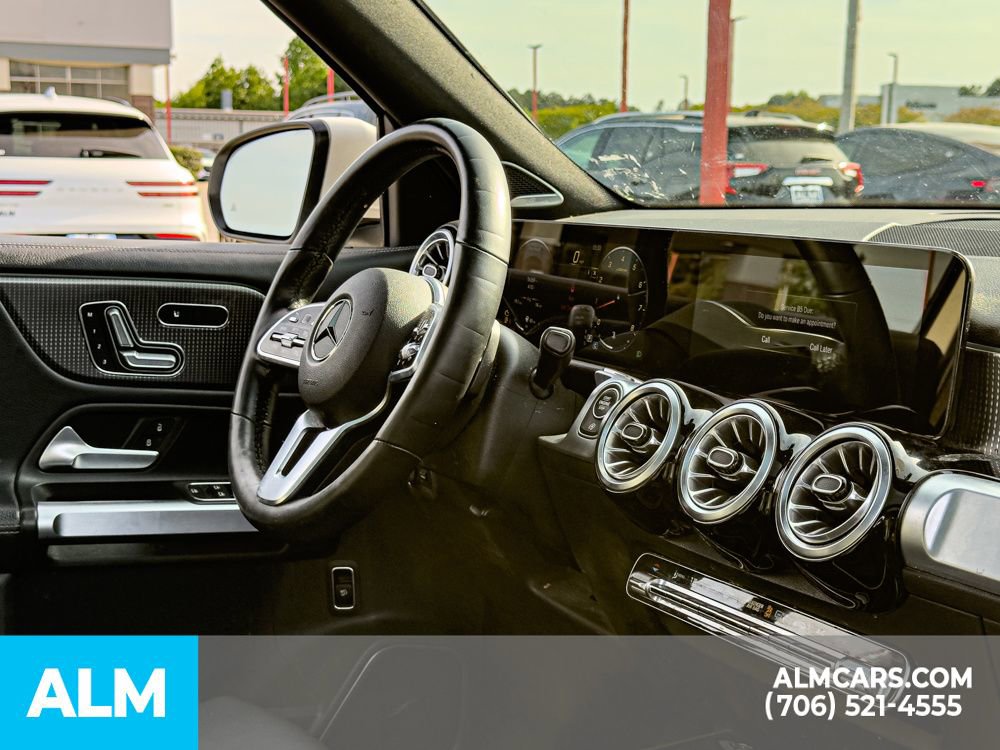 Used 2022 Mercedes-Benz GLB 250 4MATIC w/ Premium Package image 17