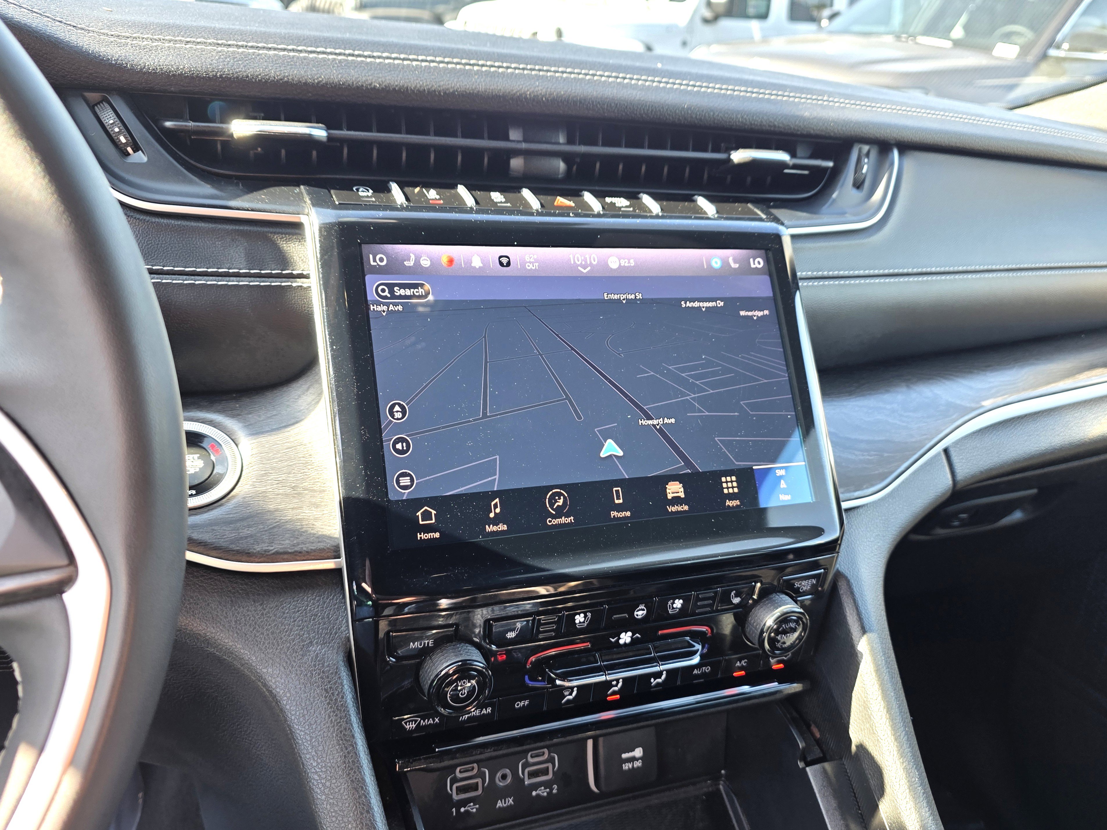 Certified 2024 Jeep Grand Cherokee L Limited w/ Luxury Tech Group II image 13