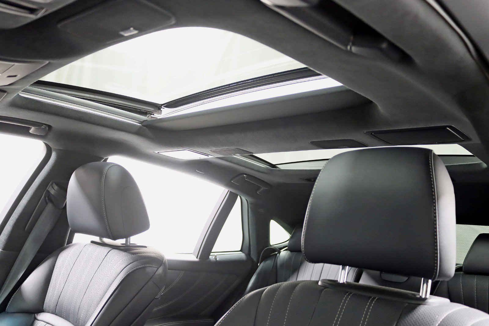 Used 2021 Lexus LS 500 AWD w/ Luxury Package image 31