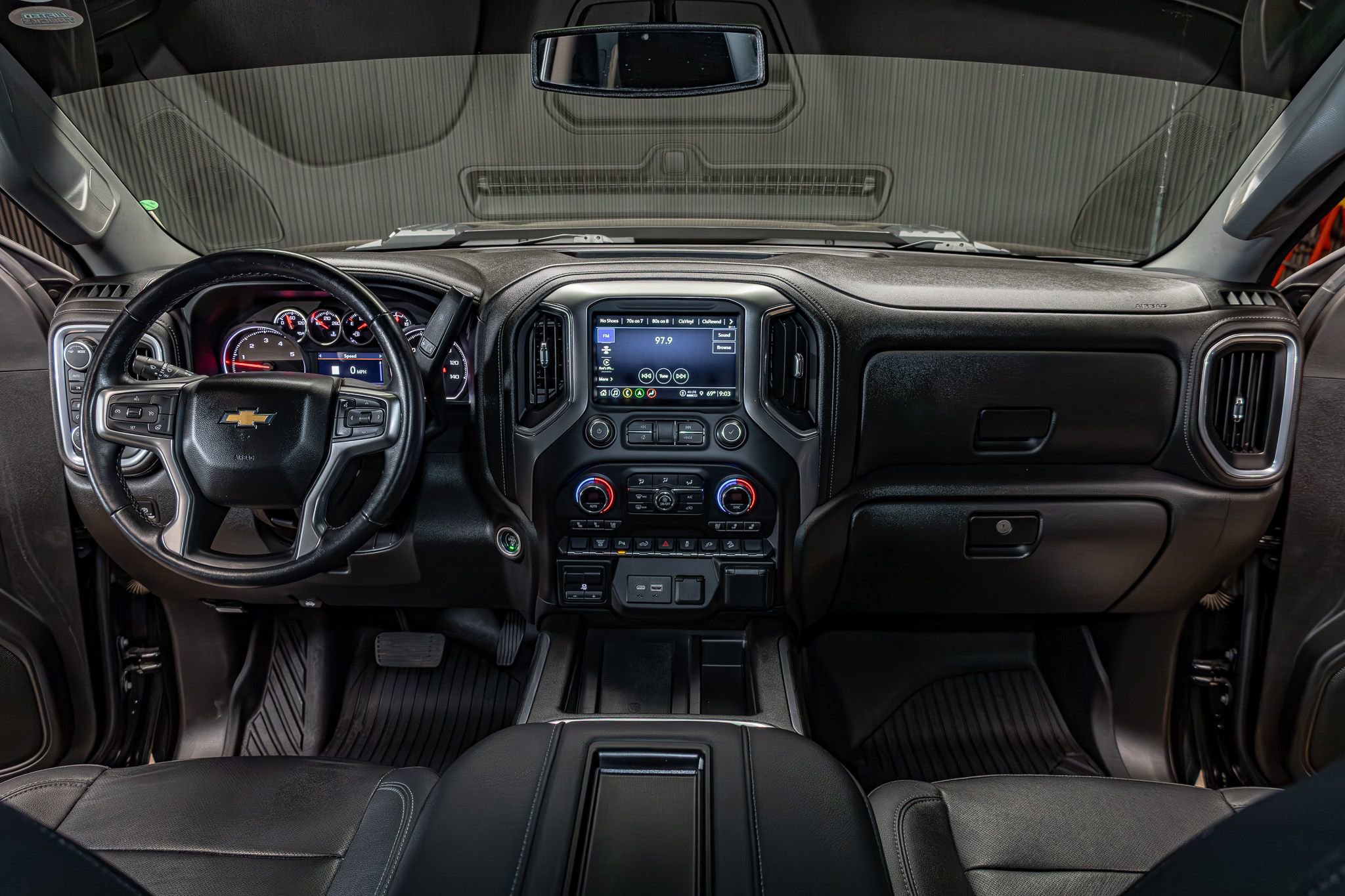 Used 2022 Chevrolet Silverado 2500 LTZ w/ LTZ Convenience Package AWD/4WD image 15