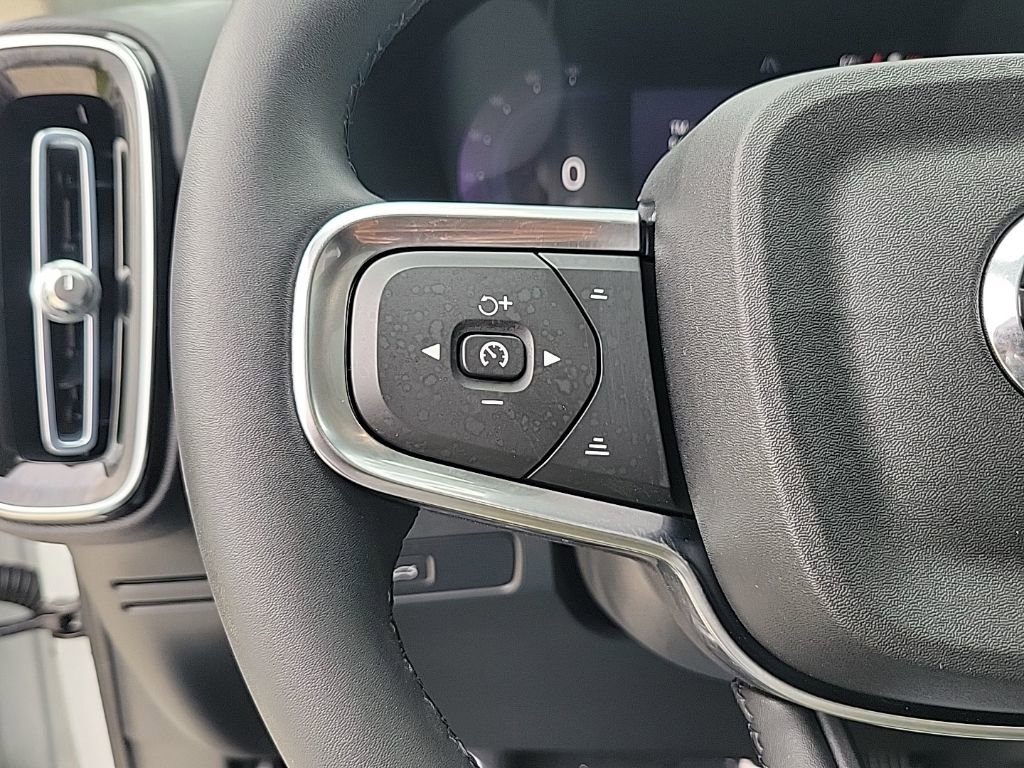Used 2023 Volvo XC40 B4 Plus w/ Driver Assist Package image 19