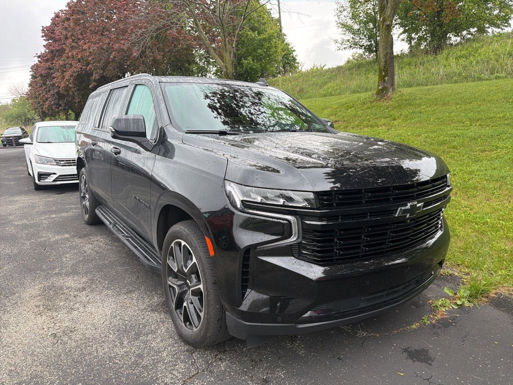 Used 2023 Chevrolet Suburban RST w/ Luxury Package AWD/4WD image 1