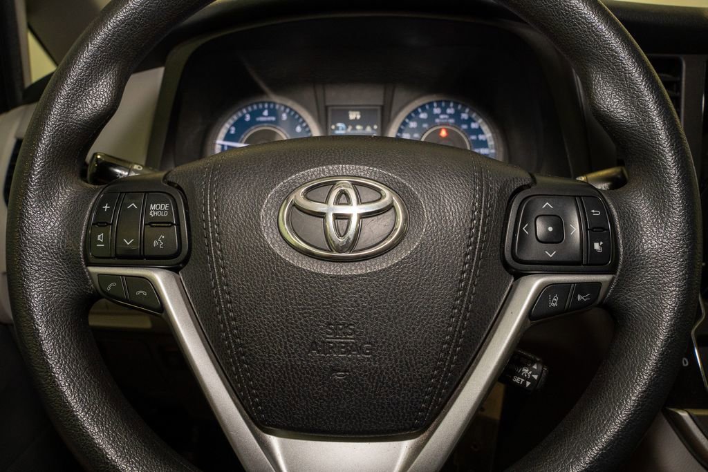 Used 2020 Toyota Sienna LE image 18