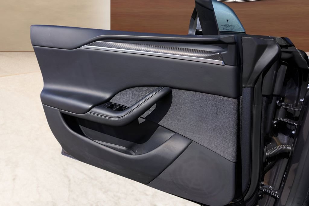 Used 2022 Tesla Model S Plaid image 21