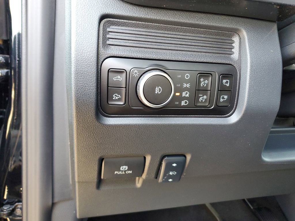New 2026 Ford F250 Lariat w/ Black Appearance Package image 19