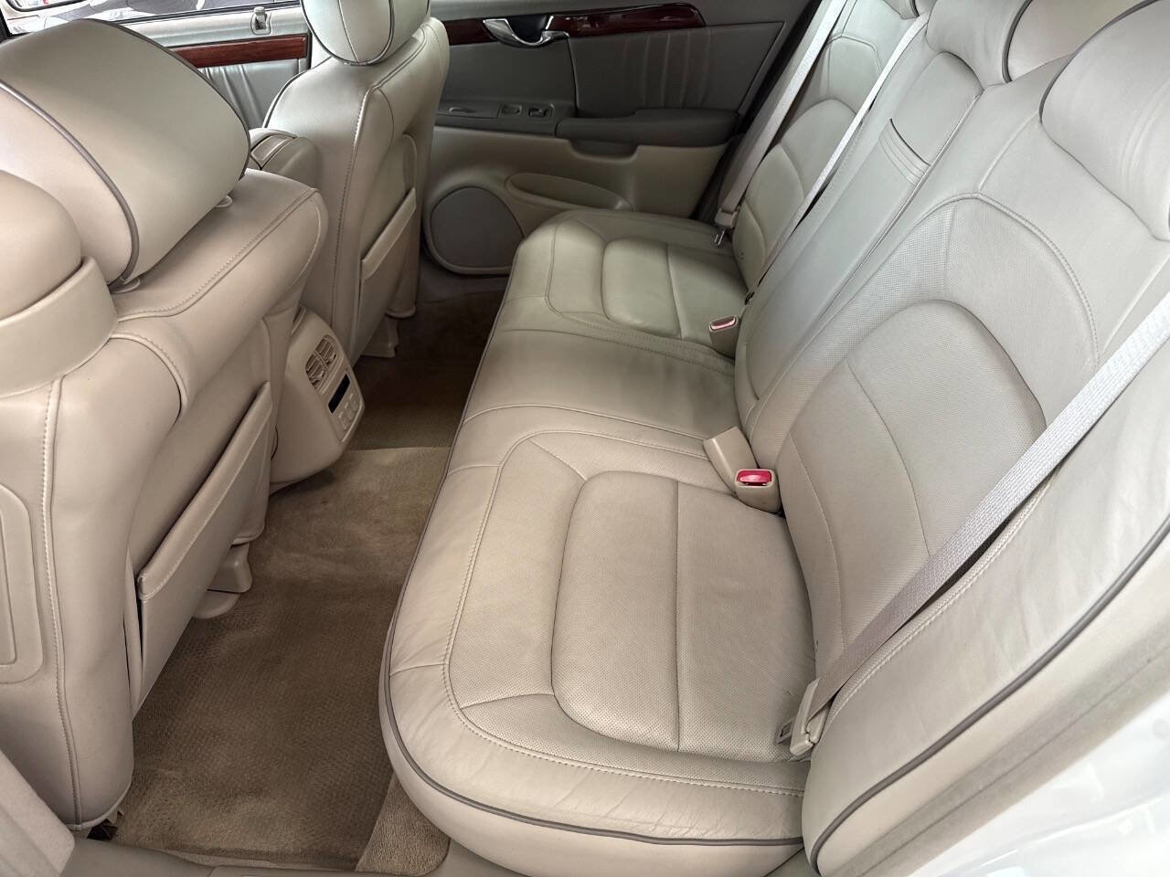 Used 2005 Cadillac De Ville w/ Limited Edition Package image 16