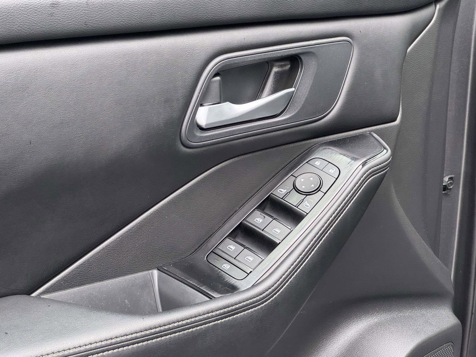 Used 2024 Nissan Rogue SV image 20