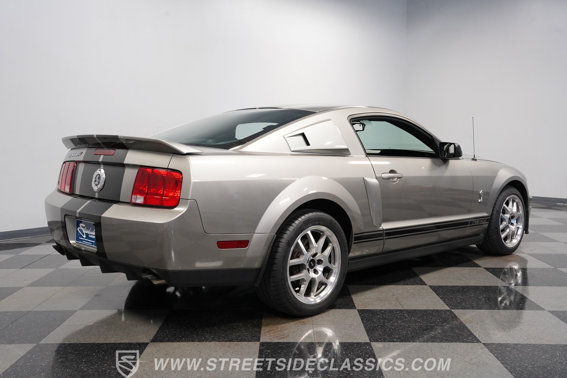Used 2009 Ford Mustang Shelby GT500 RWD image 13