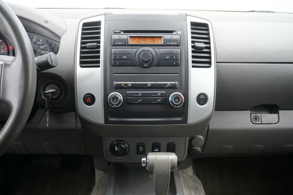 Used 2012 Nissan Frontier SV image 20