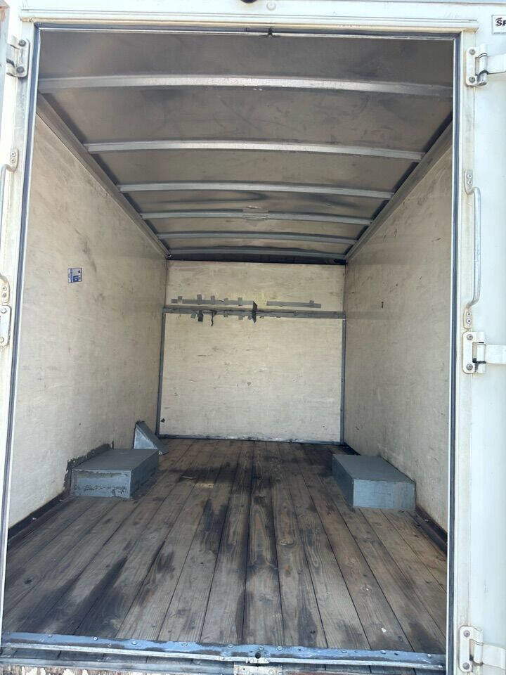 Used 2018 Chevrolet Express 3500 w/ Driver Convenience Package image 19