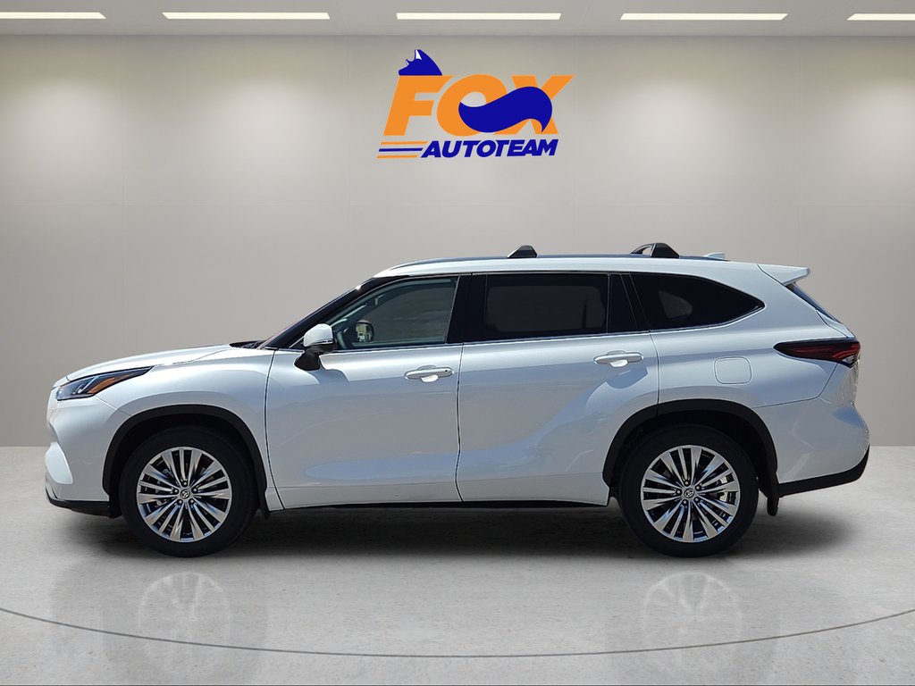 New 2026 Toyota Highlander Platinum AWD/4WD image 2