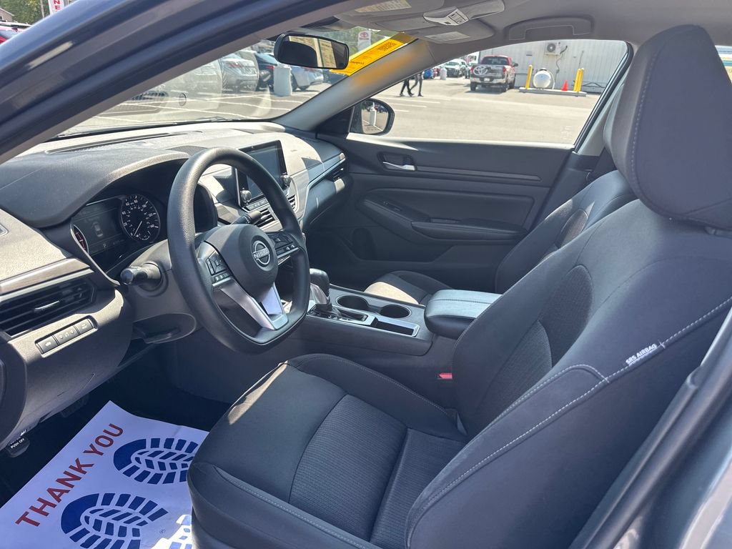 Used 2025 Nissan Altima 2.5 SV FWD image 10