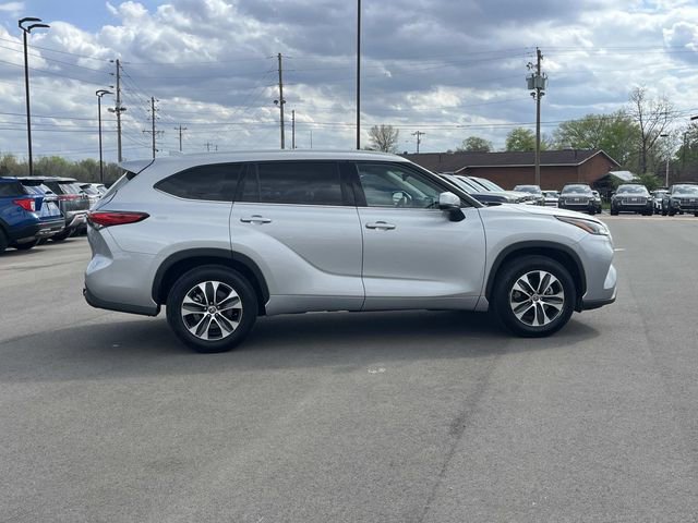 Used 2022 Toyota Highlander XLE image 4