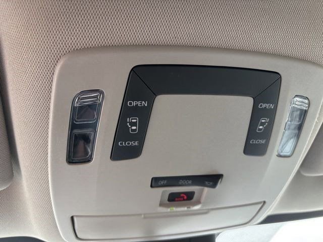 Used 2025 Toyota Sienna LE FWD image 26