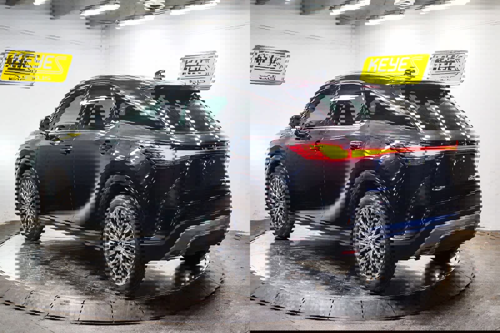 Used 2024 Lexus RX 450h Luxury w/ Convenience Package image 2