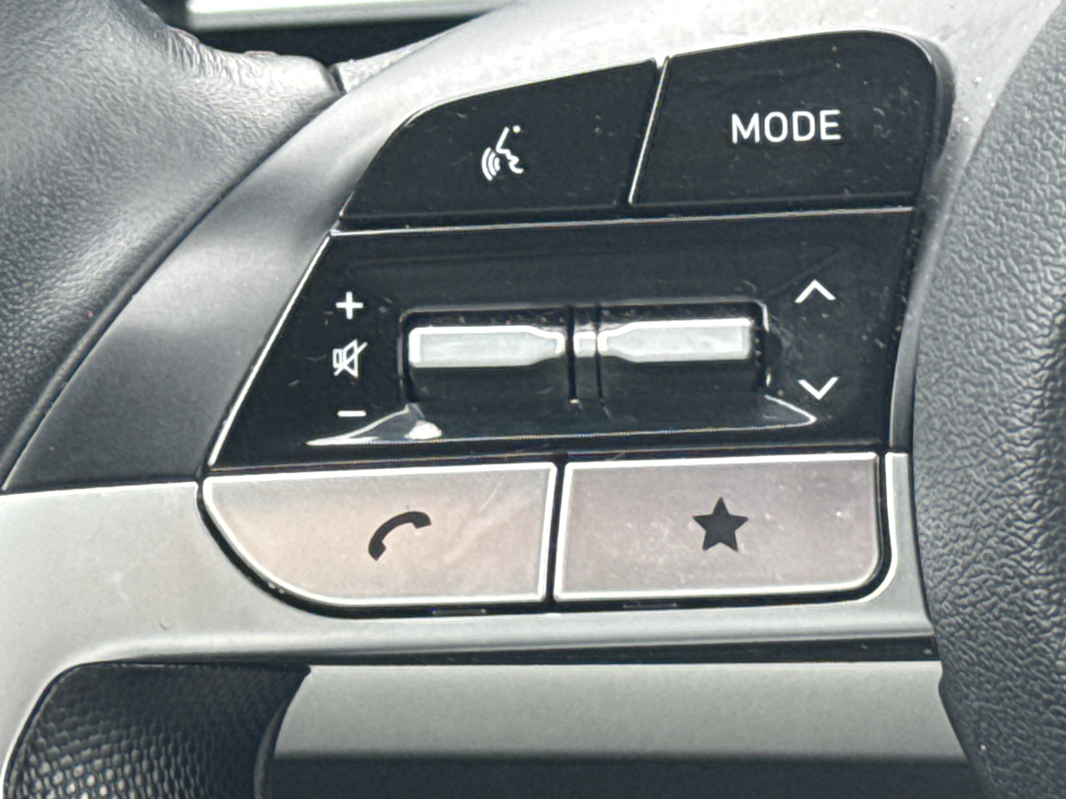 Used 2025 Hyundai Elantra Limited FWD image 32
