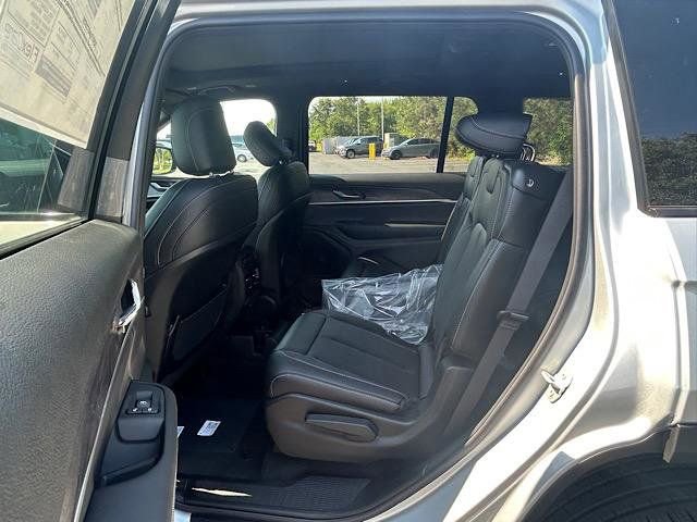 New 2025 Jeep Grand Cherokee L Limited w/ Black Appearance Package image 9