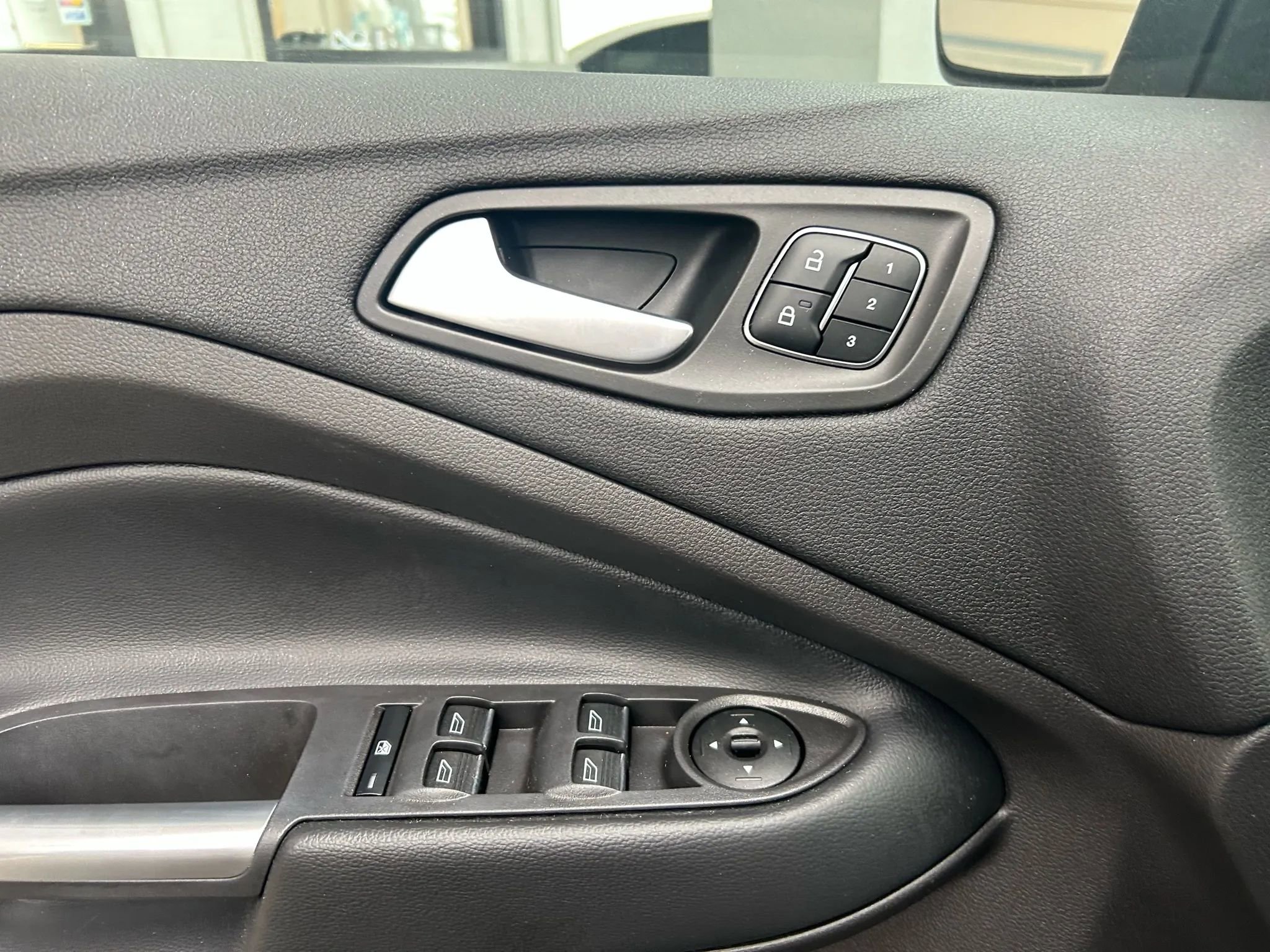 Used 2019 Ford Escape Titanium image 16