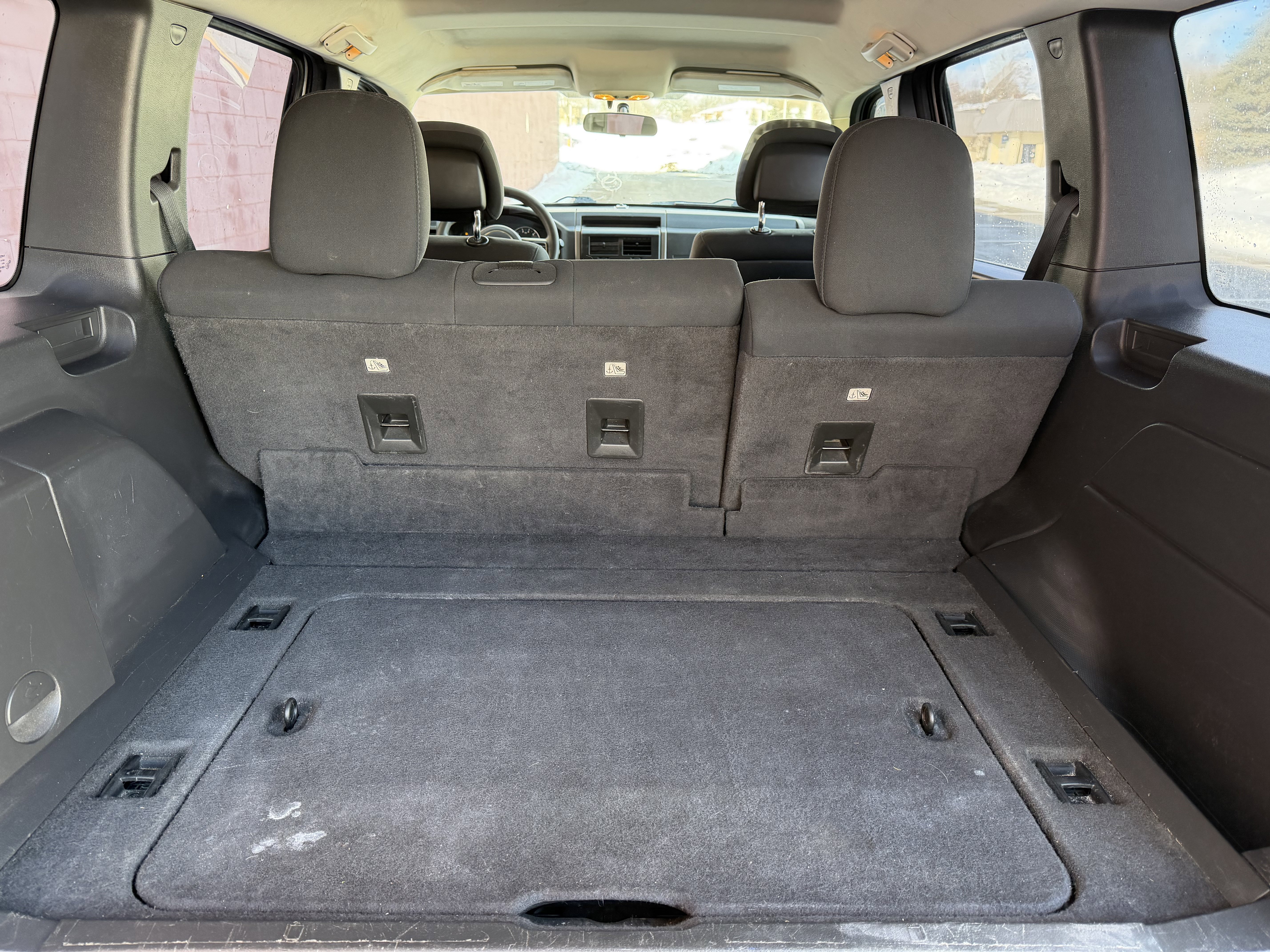 Used 2012 Jeep Liberty Sport image 9