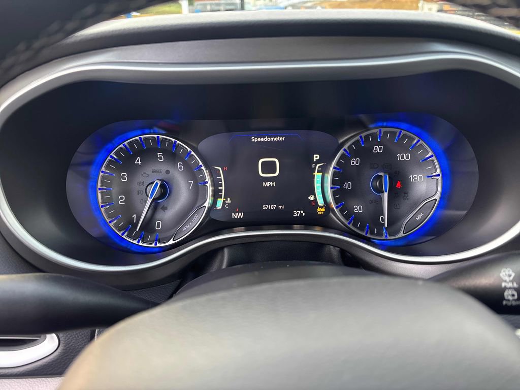 Used 2024 Chrysler Pacifica Touring-L image 20