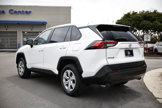 Used 2024 Toyota RAV4 LE AWD/4WD image 5
