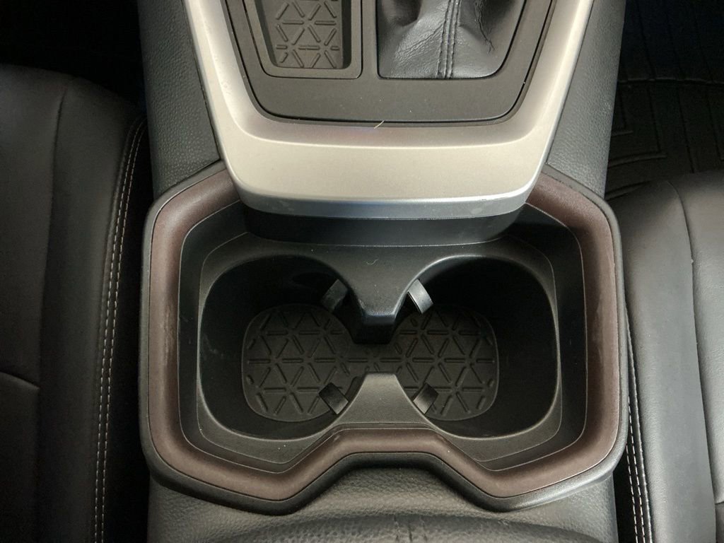 Used 2019 Toyota RAV4 Limited image 14