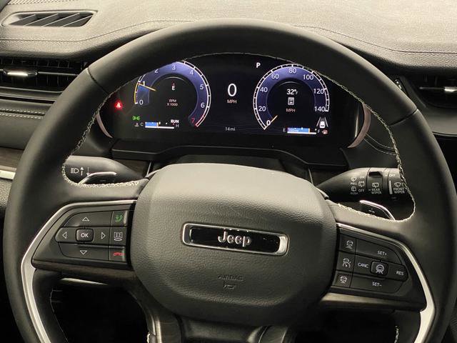 New 2026 Jeep Grand Cherokee Altitude image 17