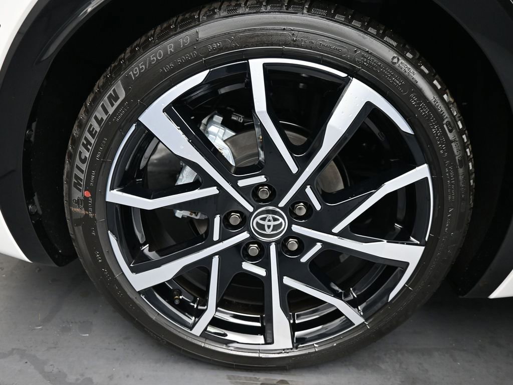 New 2026 Toyota Prius Plug-In Hybrid FWD image 13