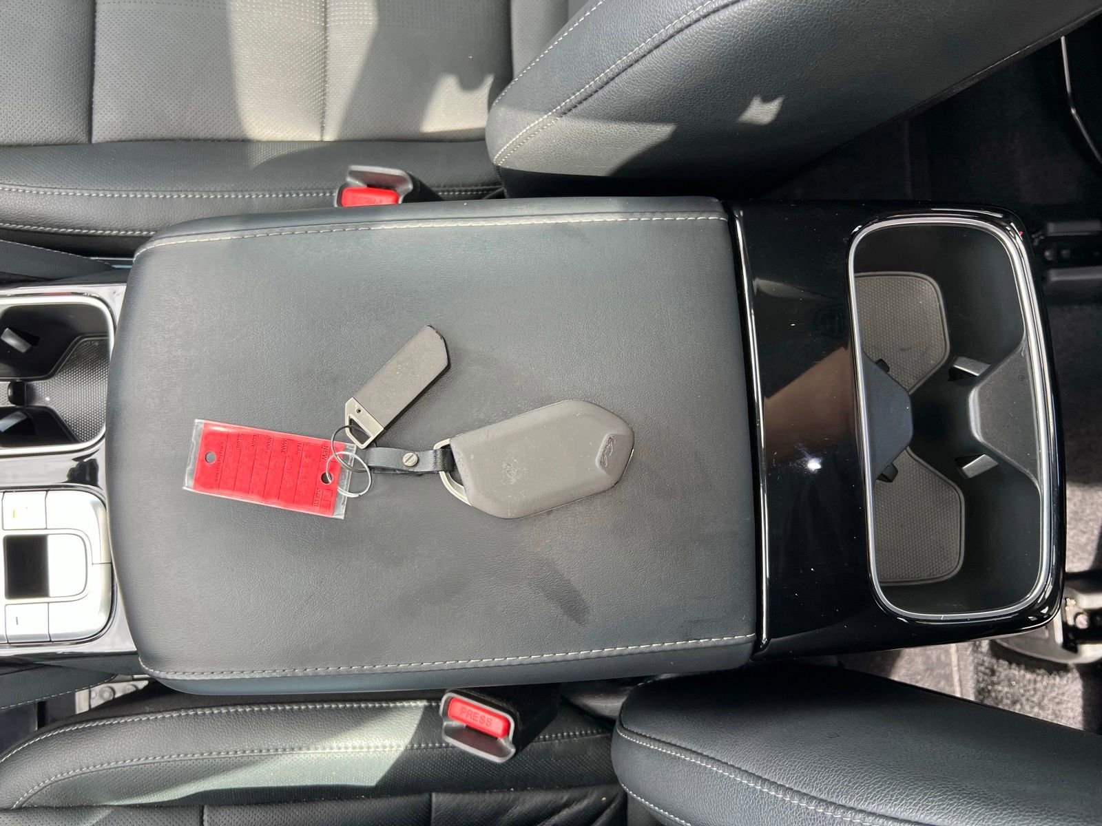 Used 2025 Kia Telluride EX w/ EX Captain's Chair Package FWD image 46