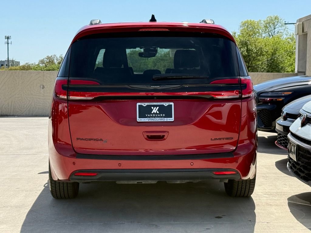 Used 2025 Chrysler Pacifica Limited image 9