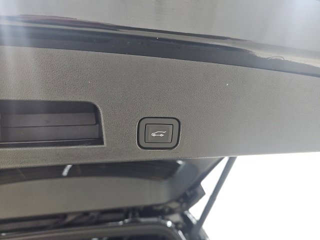 Used 2025 GMC Acadia Elevation image 8