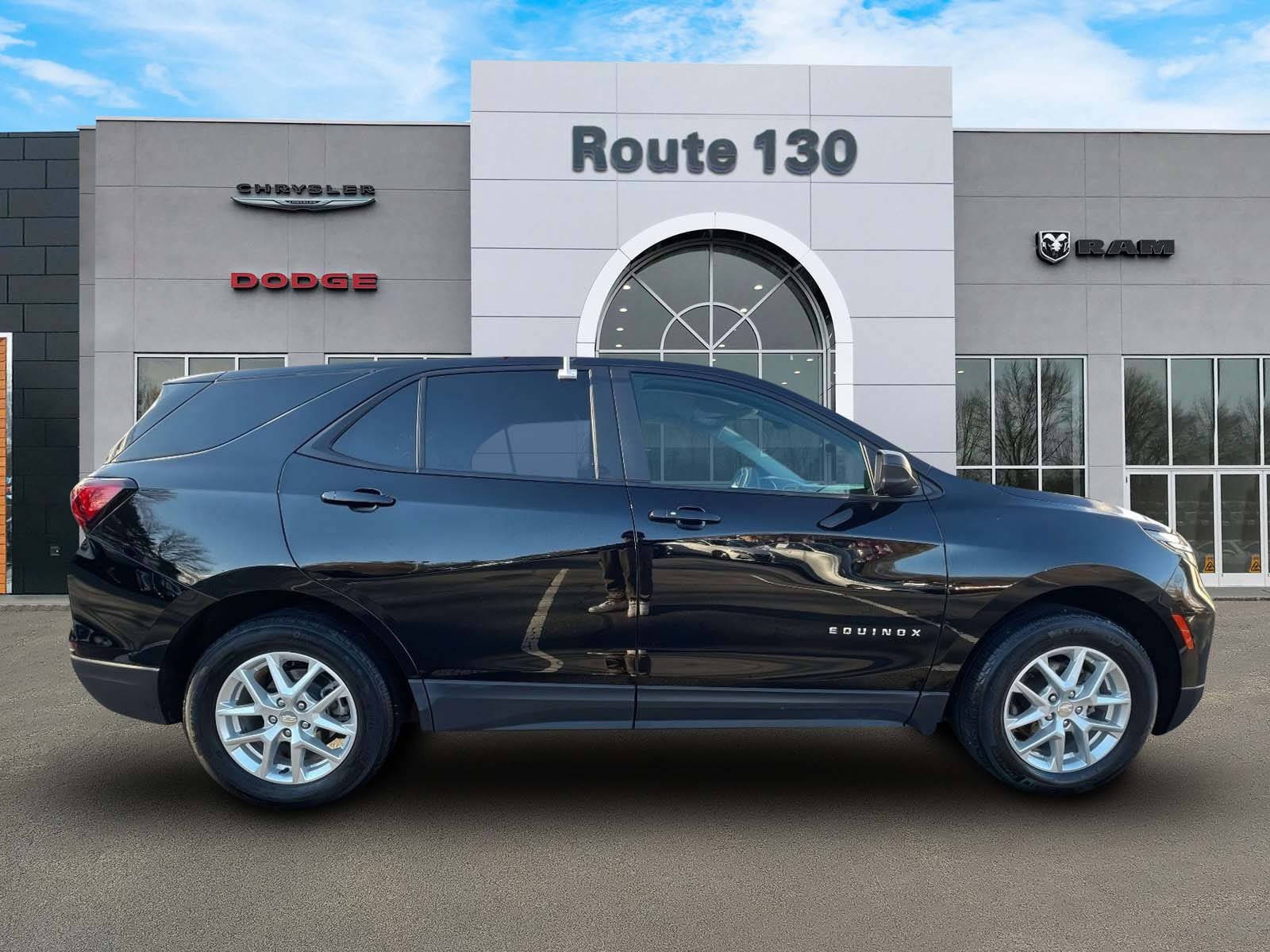 Used 2024 Chevrolet Equinox LS w/ LS Convenience Package FWD image 5