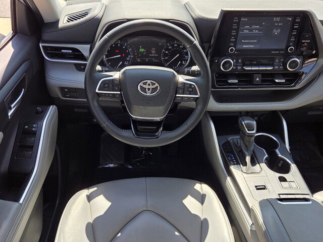Used 2020 Toyota Highlander XLE image 14