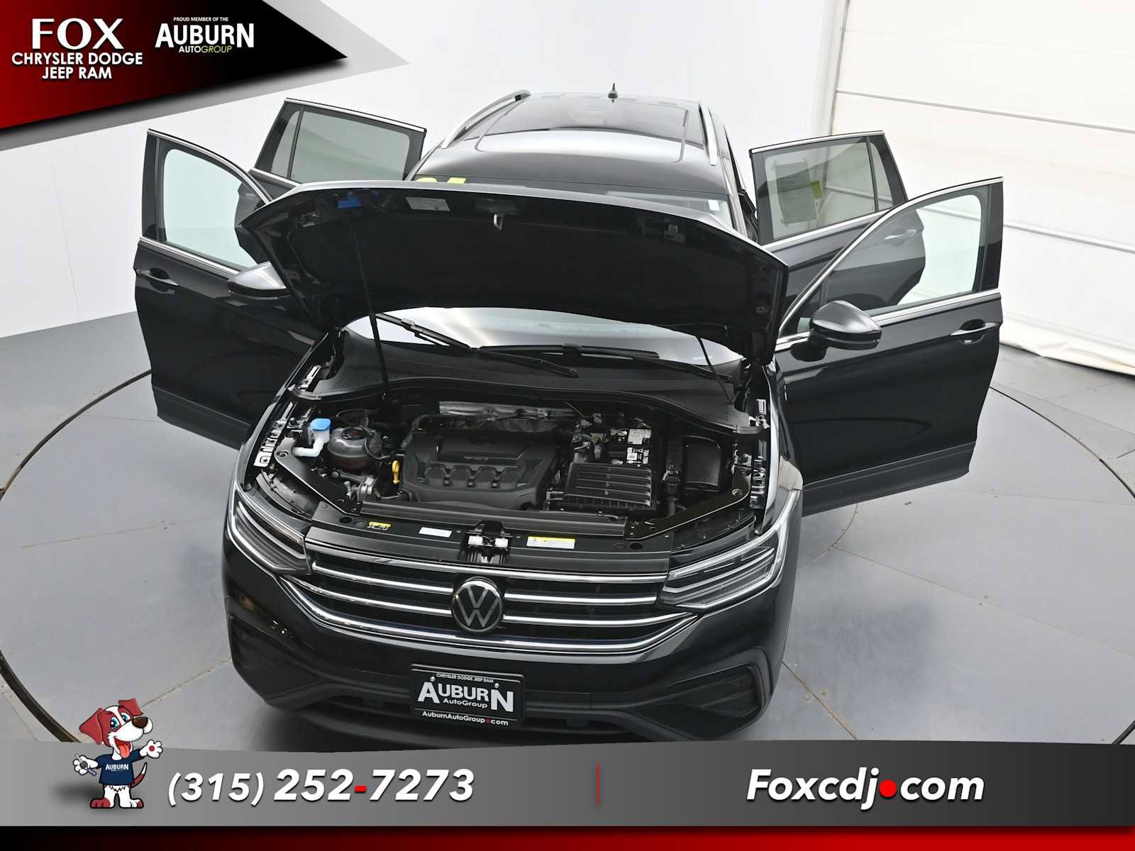 Used 2024 Volkswagen Tiguan SE w/ Panoramic Sunroof Package AWD/4WD image 36