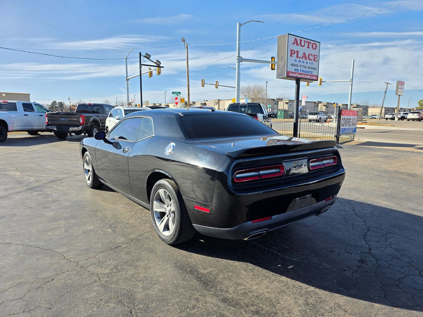 Used 2019 Dodge Challenger SXT image 4