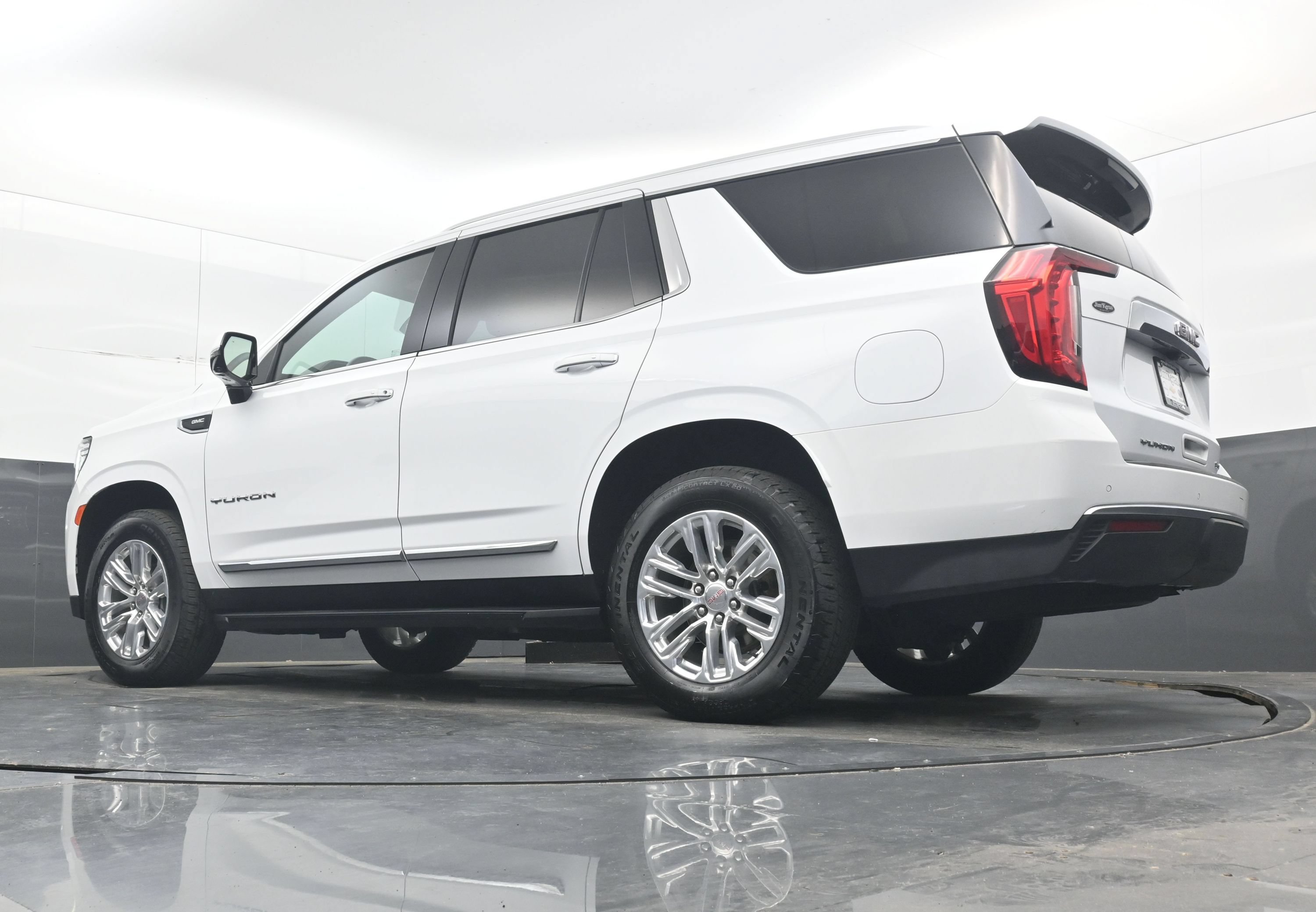 Used 2024 GMC Yukon SLT w/ SLT Luxury Package AWD/4WD image 28