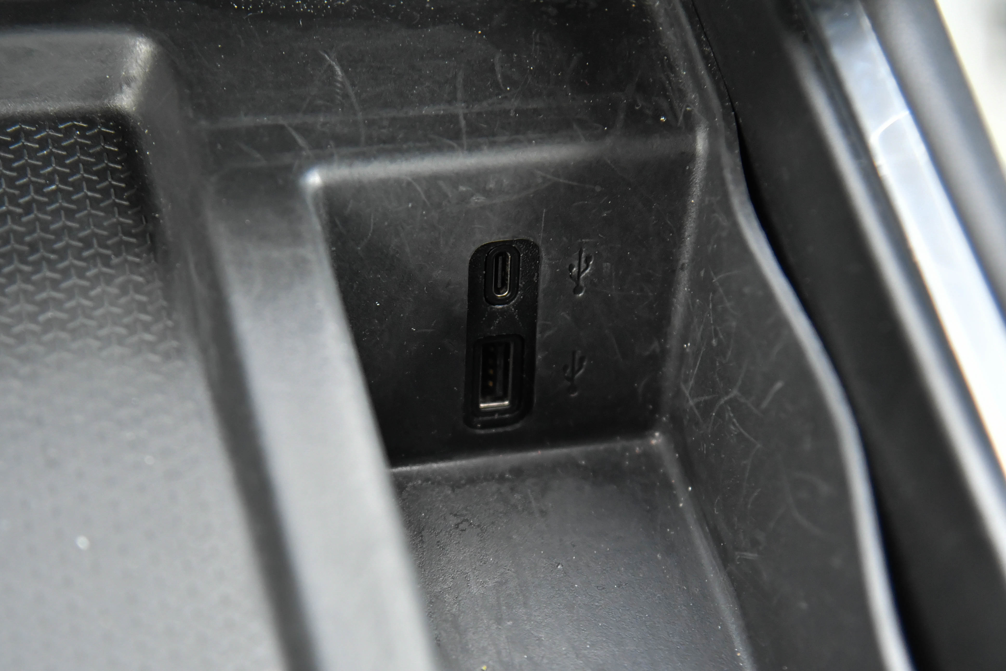 Used 2024 GMC Acadia Elevation image 32