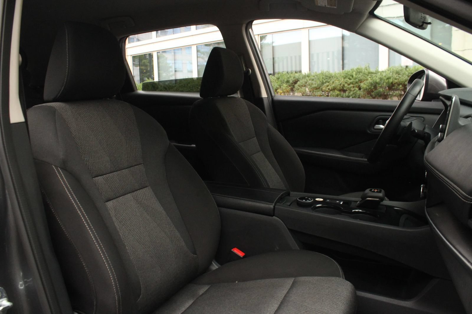Used 2025 Nissan Rogue SV AWD/4WD image 25