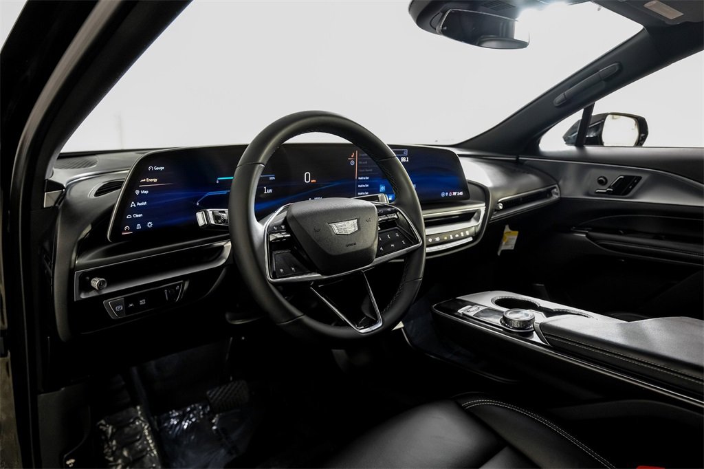 Used 2024 Cadillac Lyriq Tech image 2