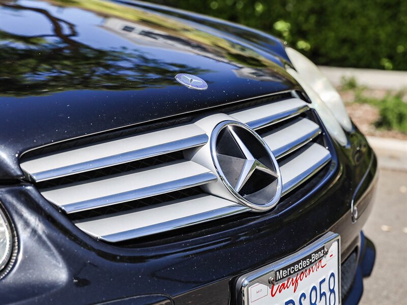 Used 2008 Mercedes-Benz SL 550 w/ AMG Sport Pkg image 10
