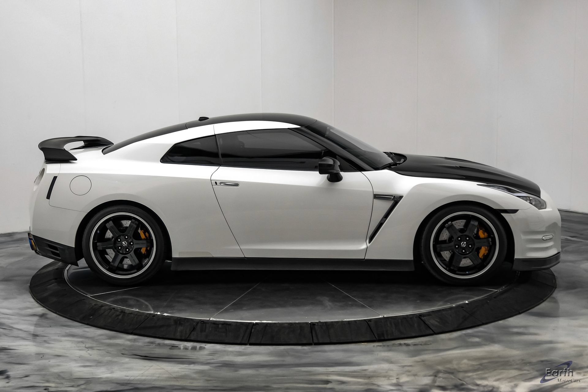 Used 2014 Nissan GT-R Black Edition AWD/4WD image 26