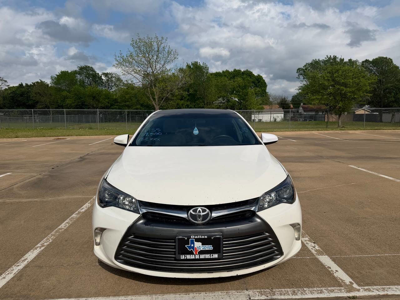 Used 2016 Toyota Camry LE image 2