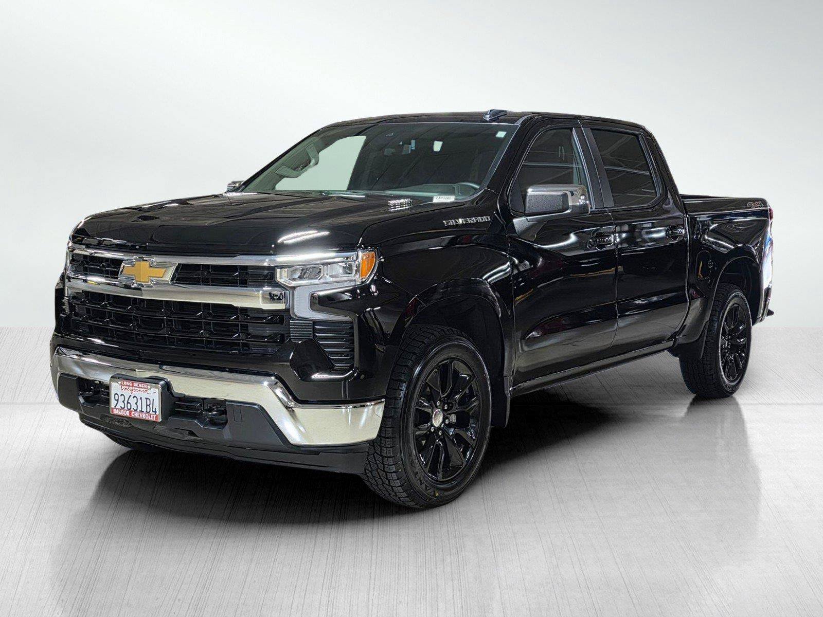 Used 2025 Chevrolet Silverado 1500 LT AWD/4WD image 3