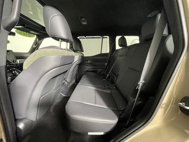 Used 2025 Lexus GX 550 AWD/4WD image 11