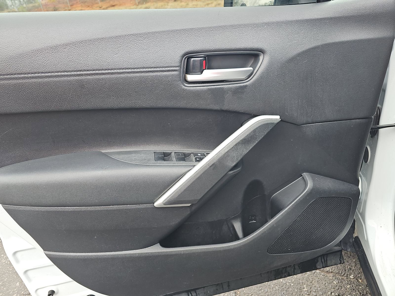 Used 2022 Toyota Corolla Cross XLE w/ Convenience Package image 16