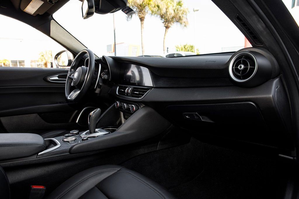 Used 2022 Alfa Romeo Giulia Sprint image 35