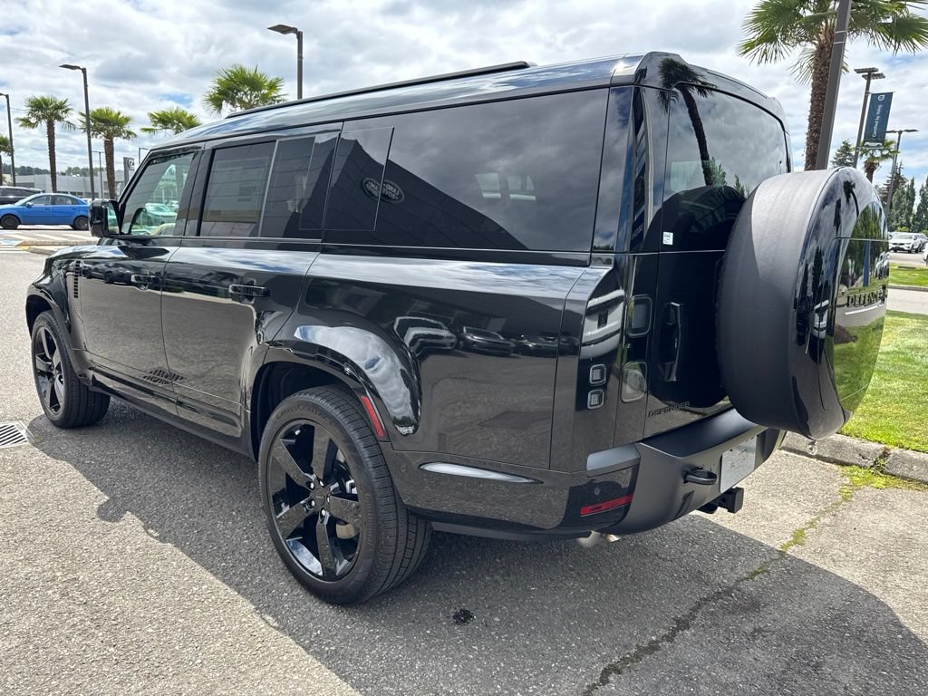 New 2026 Land Rover Defender 130 X-Dynamic SE AWD/4WD image 3